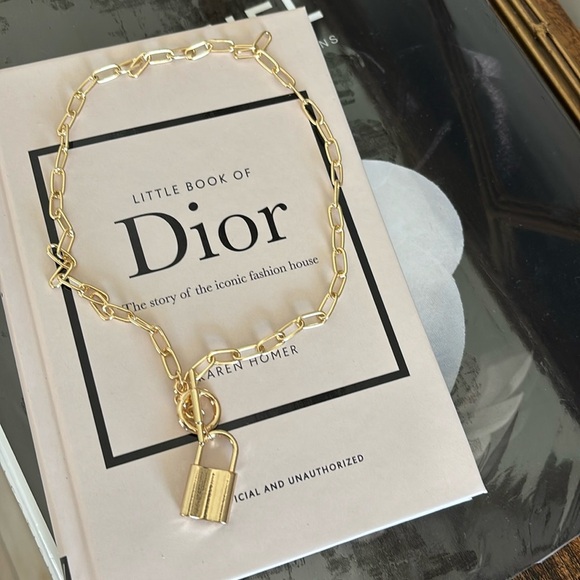 COPY - Toggle Clasp Lock Necklace - Picture 1 of 1